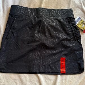 NWT—Orvis Women’s Black Embossed Floral Athletic Skort - Size Medium